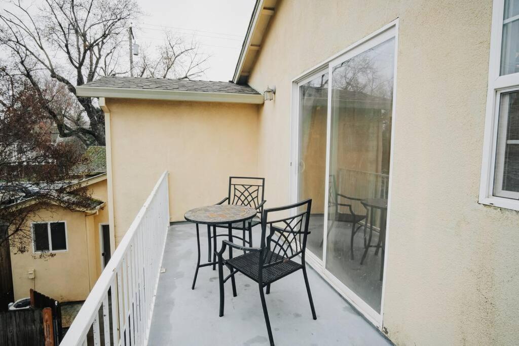 Gorgeous Upstairs Studio With Patio And Laundry Chico Esterno foto
