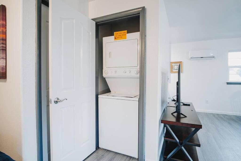 Gorgeous Upstairs Studio With Patio And Laundry Chico Esterno foto