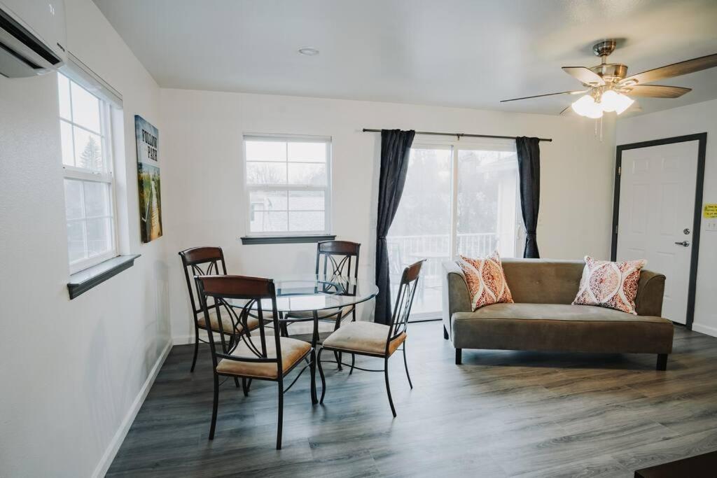 Gorgeous Upstairs Studio With Patio And Laundry Chico Esterno foto