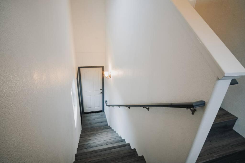 Gorgeous Upstairs Studio With Patio And Laundry Chico Esterno foto