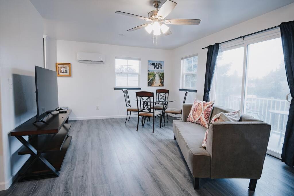 Gorgeous Upstairs Studio With Patio And Laundry Chico Esterno foto