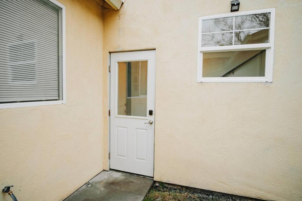 Gorgeous Upstairs Studio With Patio And Laundry Chico Esterno foto